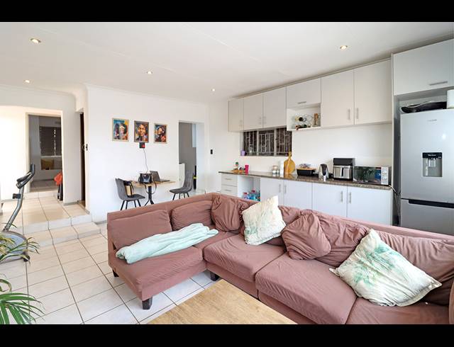 3 BEDROOM HOUSE FOR SALE IN KENSINGTON